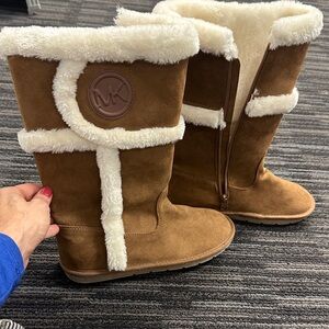 Brand new Michael Kors Tan Boots with Cream Fur Trim